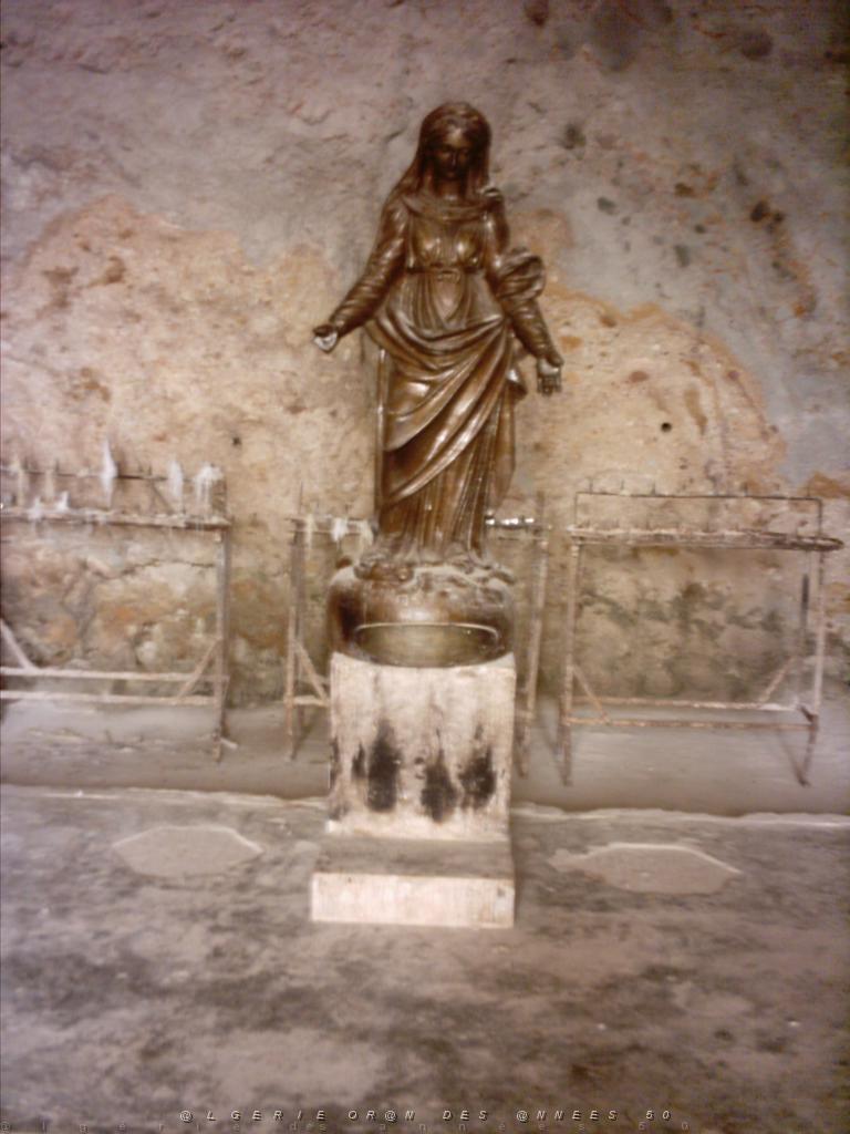 VOYAGE DU 22 29 04 2006 400 les cultes la vierge.jpg